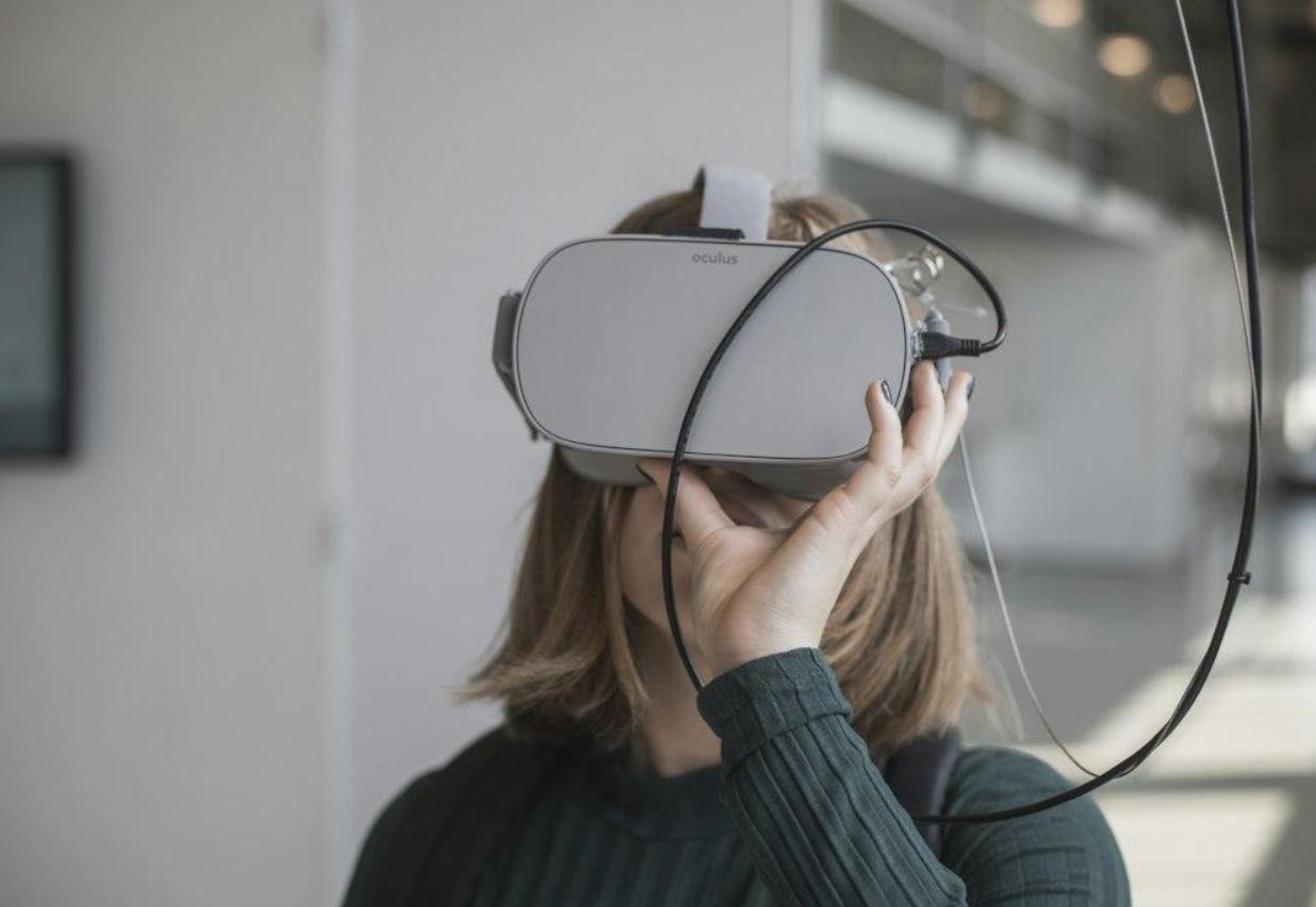 Virtual Reality for B2B Marketing: The Positive Impact
